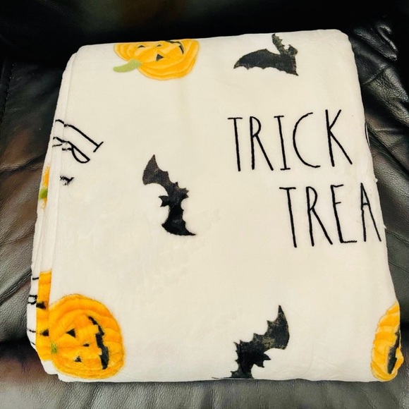 Rae Dunn Throw Blanket Jacklatern Bat - Rae Dunn Throw...